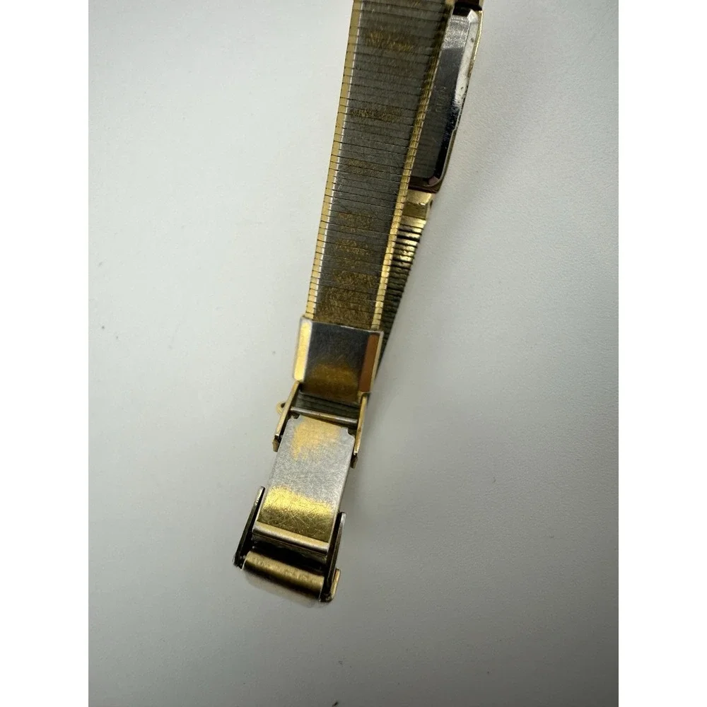 Vintage Seiko Quartz Gold Tone Womens Watch 2E20-5029 New Battery Runs